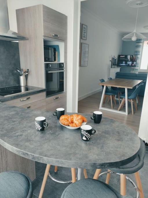 Maison Amienoise Avec Terrasse Et Jardinet Holiday home Amiens